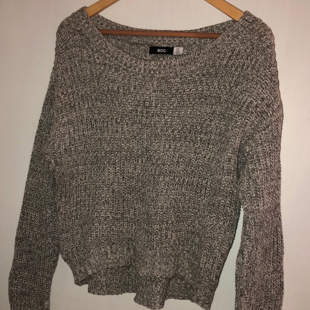 URBAN OUTFITTERS SWEATER
